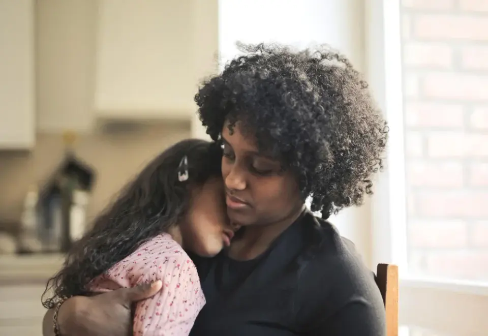 Mãe Cuidando Filha